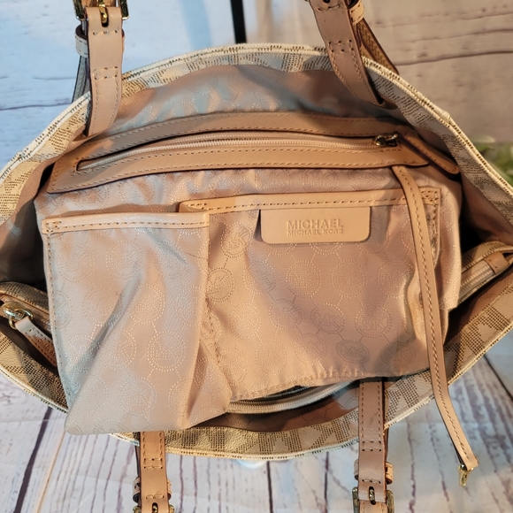 Michael Kors Jet Set Travel Vanilla Cream Beige-3 Compartment Large Tote Bag - Picture 7 of 16